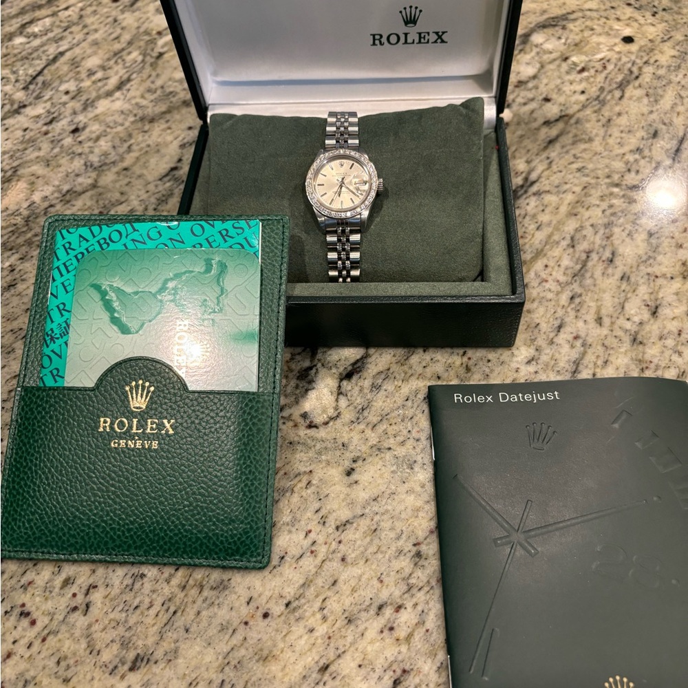 Rolex Silver Luxury Timepiece with Stainless Steel Band - Picture 10 of 10
